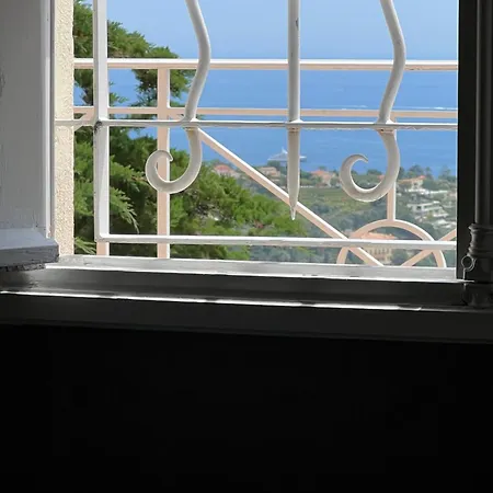 Outis Homestay *